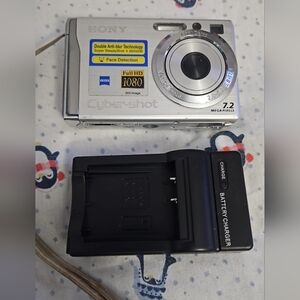 Sony Cyber-shot DSC-W80 7.2MP Digital Camera (working)